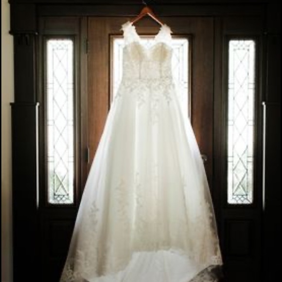 Wedding Dress - Picture 1 of 5